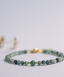 Szmaragdowa bransoletka z zapięciem i regulacją