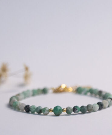 Szmaragdowa bransoletka z zapięciem i regulacją